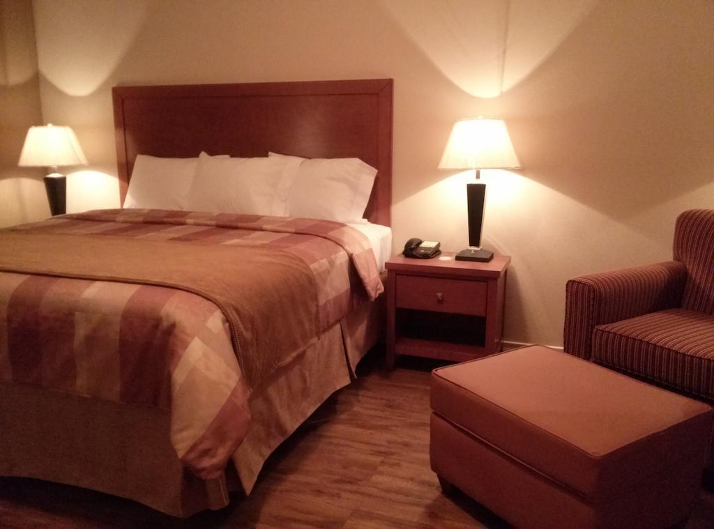 Fieldhouse Inn & Conference Center Kenedy Rom bilde